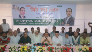 বক্তব্য রাখেন নারায়ণগঞ্জ-৫ আসনে বিএনপি মনোনীত ধানের শীষের প্রার্থী মাসুদুজ্জামান মাসুদ।